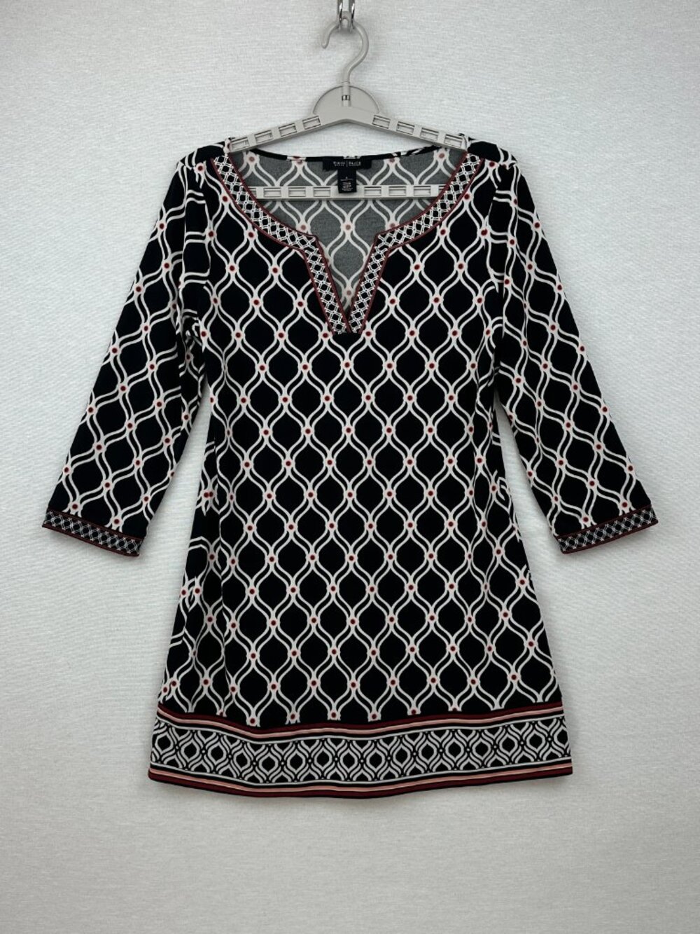 WHITE HOUSE BLACK MARKET GEOMETRIC PRINT SPLIT-NECK TUNIC 3/4 SLEEVE STRATCH "S"